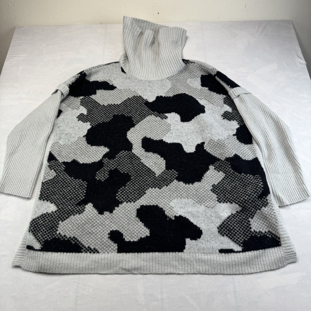 d&co Denim & Company Camo Turtleneck Sweater Women's 1X Gray Black